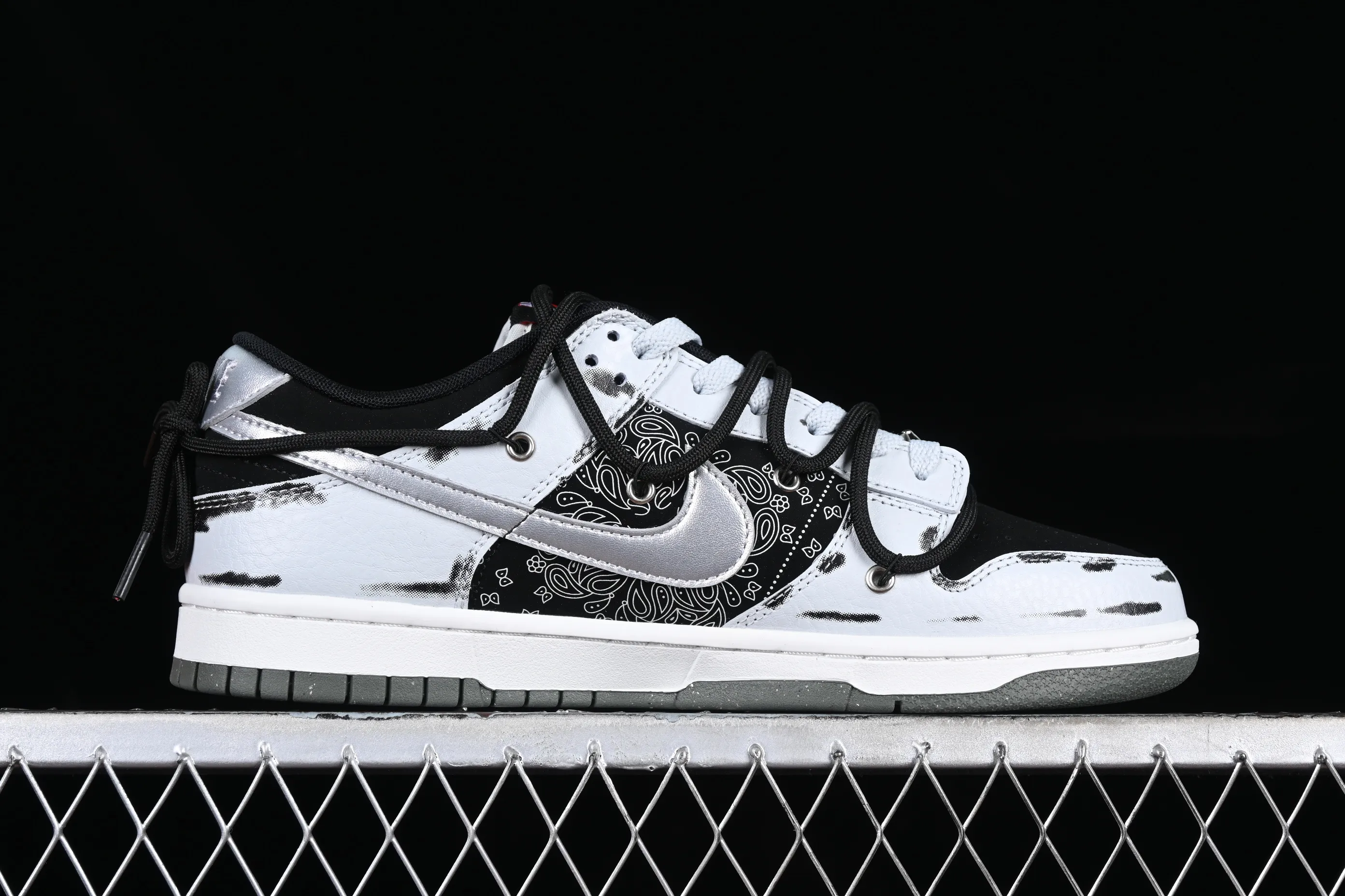 All Categories Nk SB Dunk Series Nk SB Dunk Low Low-top sneakers Nk Dunk Low Sanci Lab Dark Poker Old Dirty Shoes Premium Gray Cashew Pattern SB Strap Low-top Casual Shoes DM0108-001